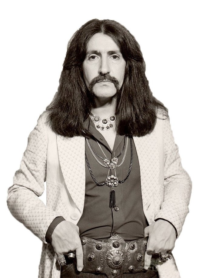 Barış Manço Ve her zamanki şıklığı.