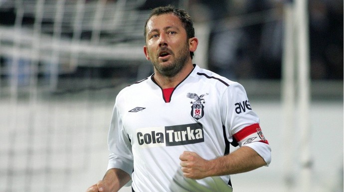 Gelmiş geçmiş en iyi yerli duran top ustası futbolcu size göre kimdir?