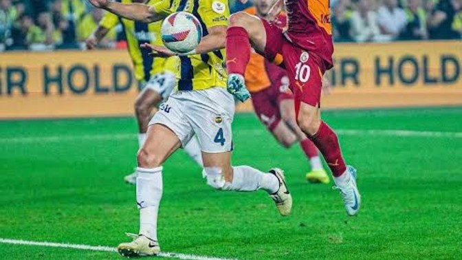 Aşağıdaki fotoğraflarda futbolla ilgili ne görüyorsunuz birkaç cümleyle anlatır mısınız😜?