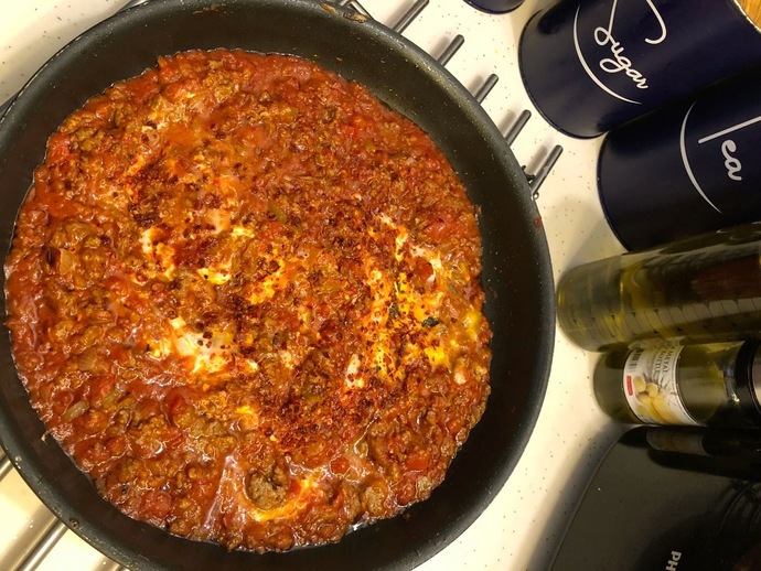 Sahura kıymalı yumurta ve çay yakışır mı, sever misiniz?