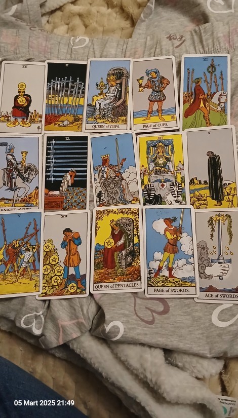 Beni eskilerden birisi aradı onun bana karşı amacı ne diye tarot açtım anlayan var mı?