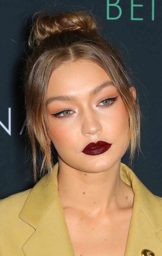 Bu renge benzeyen bi ruj var mı bildiğiniz?
