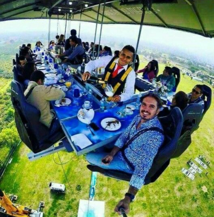 Bu masada yemek yer misin?