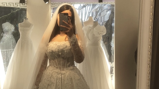 Hangi gelinlik daha güzel?