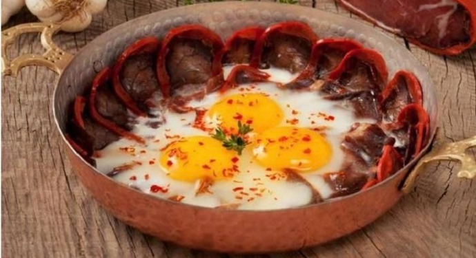 Pastırmayı yumurtalı mı seversiniz, yoksa sade mi 🥩?