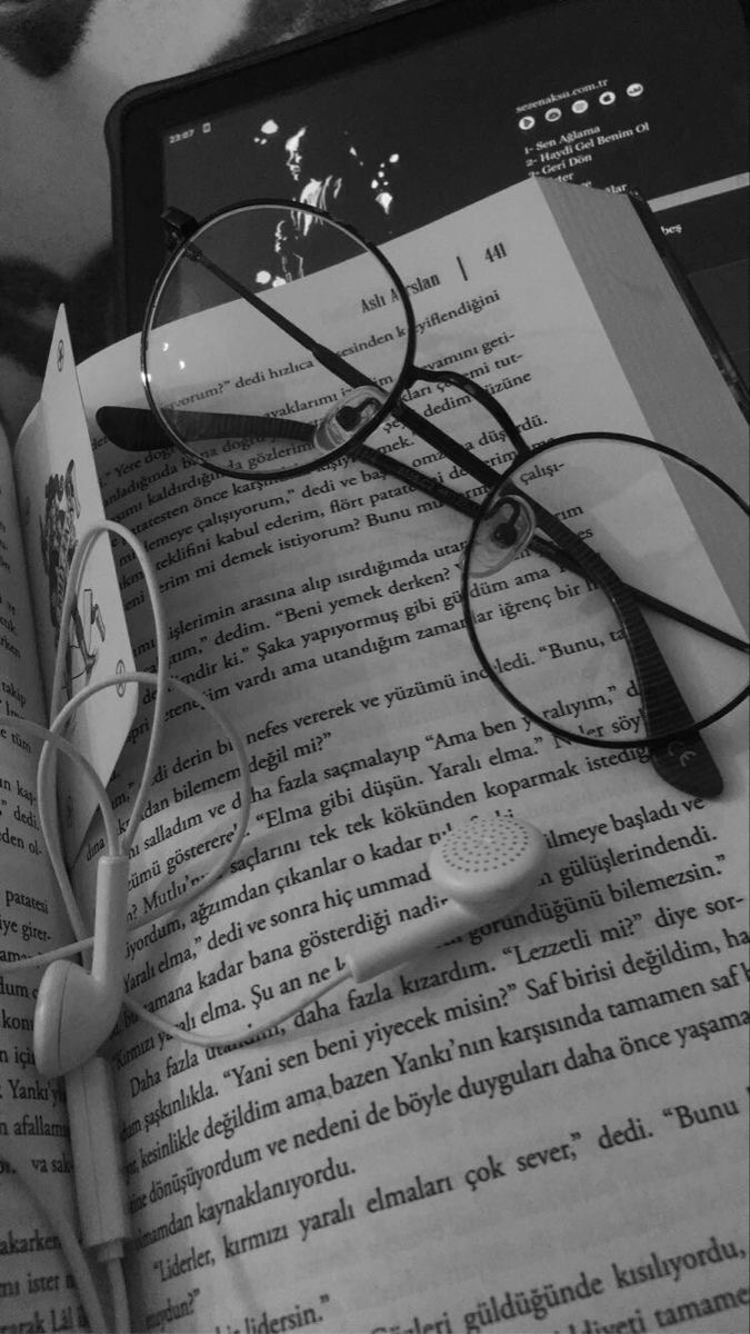 Arkadaşlar merhaba kitap okumayı sevenlere sorum olucak?