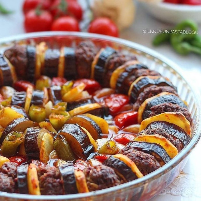 Patlıcan kebabının yanına en çok hangi içecek ve mezeleri yakıştırırsınız?