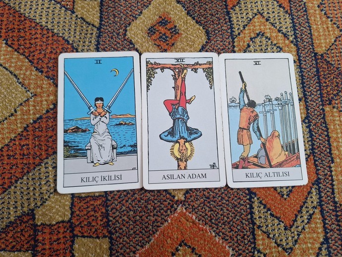Ece gürel adına tarot açtım çıkan kartlar korkunç değil mi?