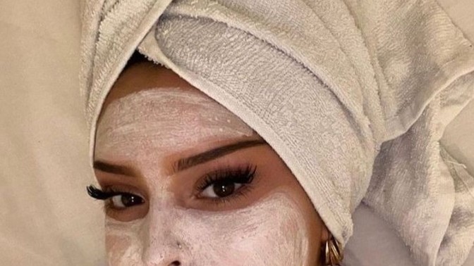 Cildinde akne veya siyah nokta sorunu varsa, nasıl tedavi ediyorsun?