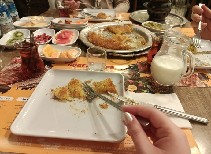 Künefe yanında süt mü çay mı?