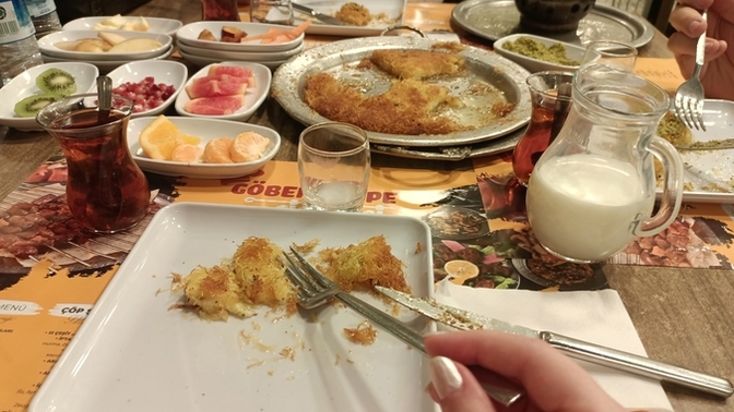 Künefe yanında süt mü çay mı?