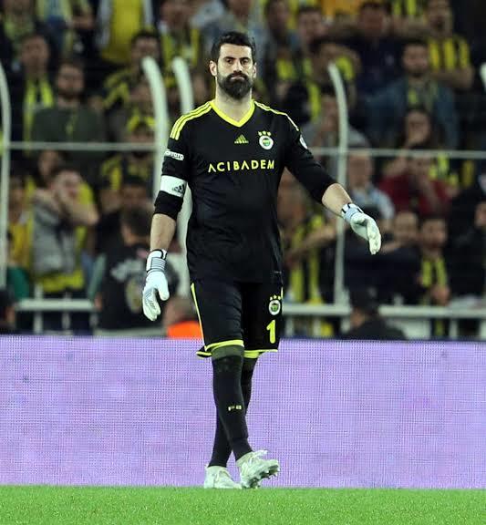 Sizce bunların arasında en yakışıklı futbolcu kim sizce?