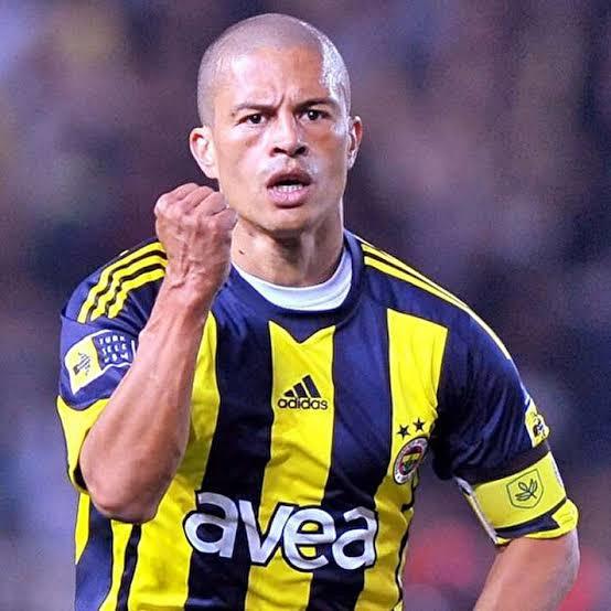 Sizce bunların arasında en yakışıklı futbolcu kim sizce?