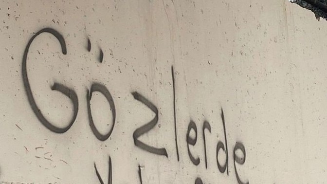 Her şey yalanmış?