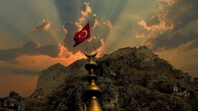 Bir toplumun kimliği geçmişi midir, yoksa bugünü mü?