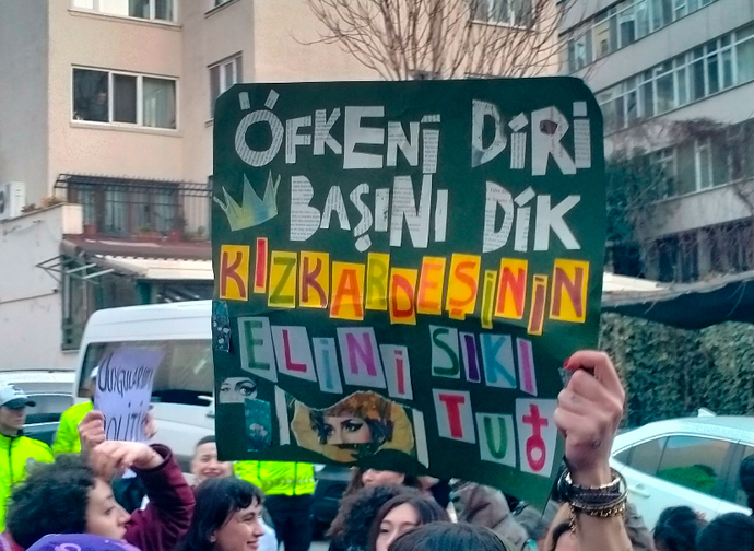 Dün akşamki feminist gece yürüyüşlerine katıldınız mı 💜?