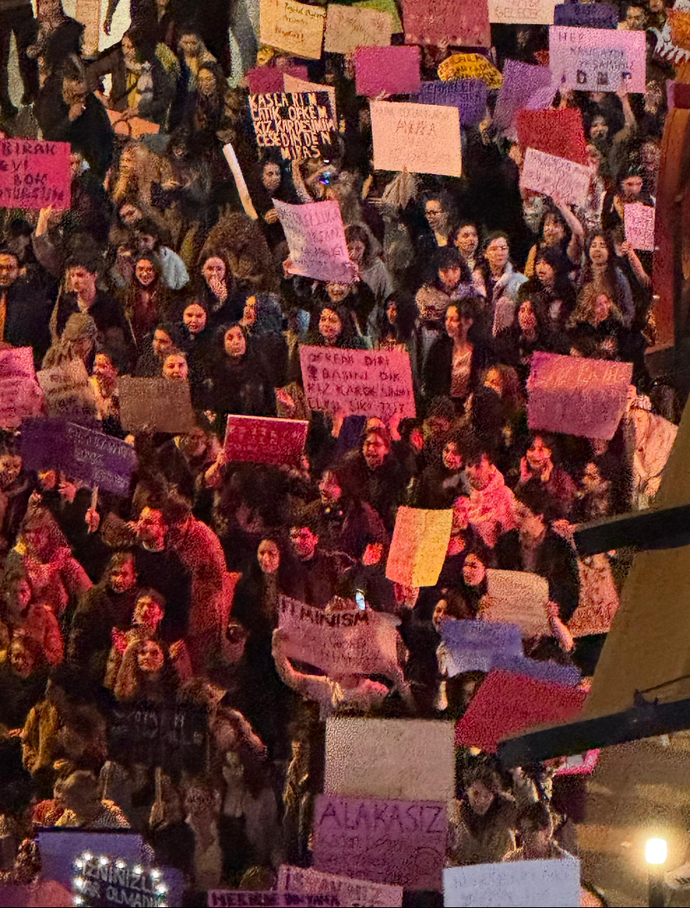 Dün akşamki feminist gece yürüyüşlerine katıldınız mı 💜?