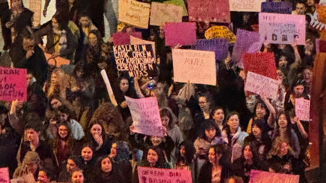 Dün akşamki feminist gece yürüyüşlerine katıldınız mı 💜?