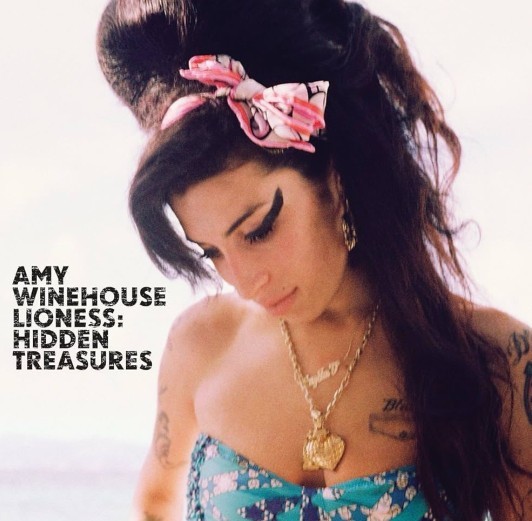 Amy Winehouse gibi kalın eyeliner çekebilir misin?