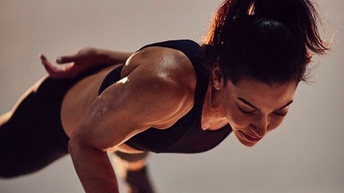 Tek elinizle en fazla kaç saniye plank yapabilirsiniz?