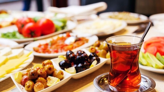 Sahurda tercihiniz yemekten mi yana yoksa kahvaltılık hafif birşeylerden mi?