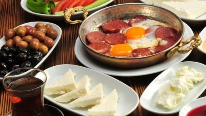 Sahur vaktin de Yemek mi tercih edersiniz Kahvaltılık mı?