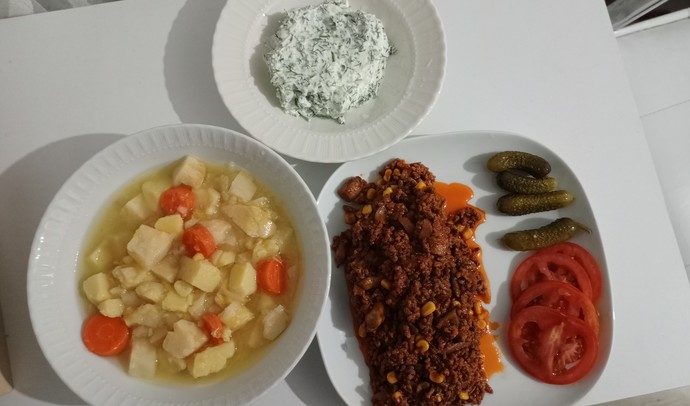 Akşam yemeğinde ne vardı?