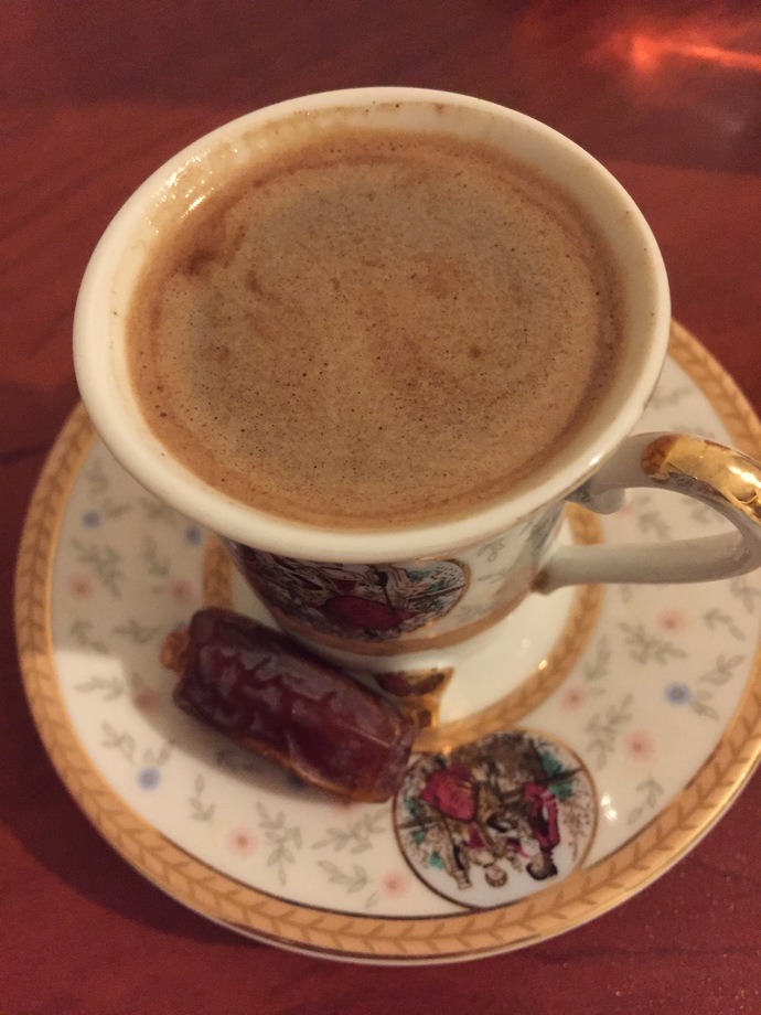 Dudağınızdaki kahve telvesini kimin silmesi gerektiğini söylim mi?