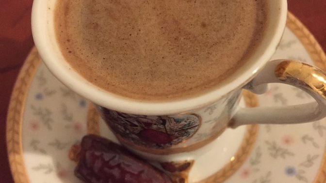 Dudağınızdaki kahve telvesini kimin silmesi gerektiğini söylim mi?