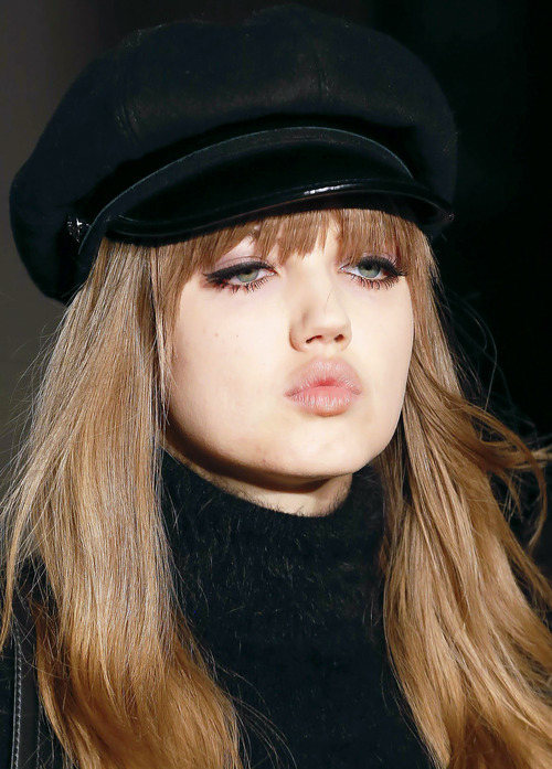 En çirkin model olarak seçilen Lindsay Wixson gerçekten çirkin mi sizce?