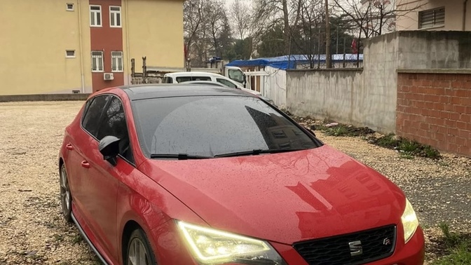 Uzanarak araba süren birini görseniz ne düşünürsünüz?