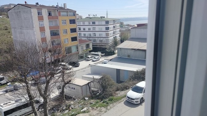 Peki en son dinlediğiniz şarkıyı pencereye çıkıp bağıra bağıra söyleseydim, ben hangi şarkıyı söylemiş olurdum?