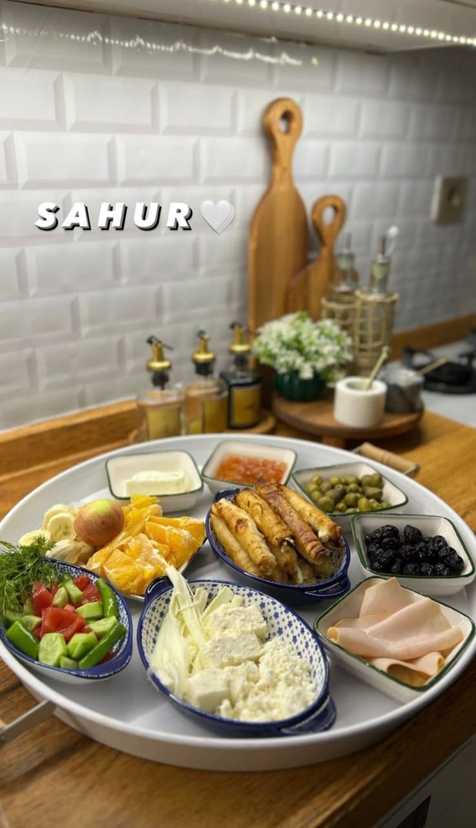 Ben sahurda tost ve sütlaç yemeyi tercih ettim, daha hafif olduğu için bana iyi geliyor sahurda yemek mi, kahvaltı mı?