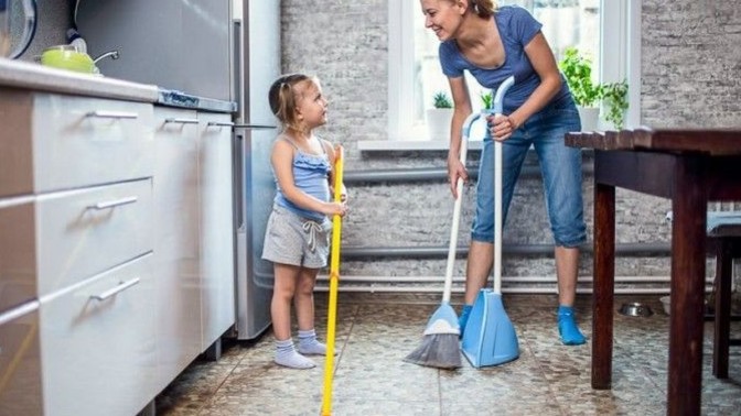 Temizlik yaparken size en çok kim yardım eder?
