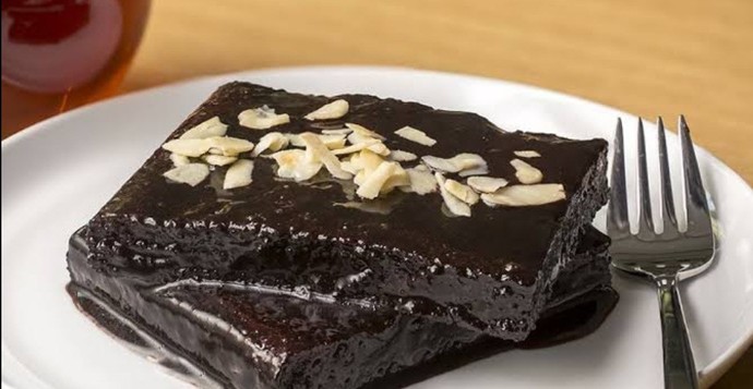 Tiktiktaki spoonful tatlısını mı yapayım yoksa ıslak kek mi?