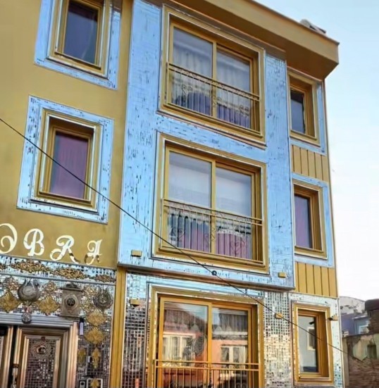 Kobra Muratın evi pardon sarayı güzel mi?