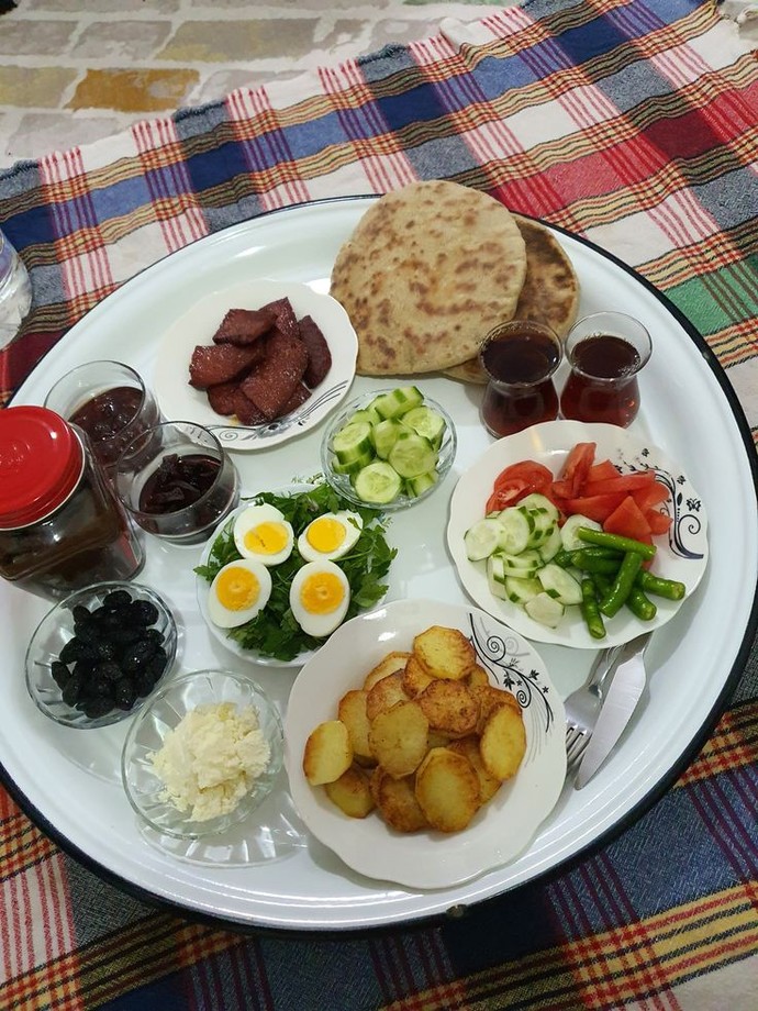 İftara gelecek arkadaşıma kahvaltı hazırlasam ayıp mı etmiş olurum?