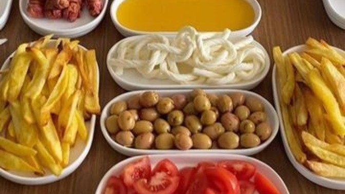 Sahura misafirlerim gelecek hem pratik hem doyurucu bir menü ne olabilir?