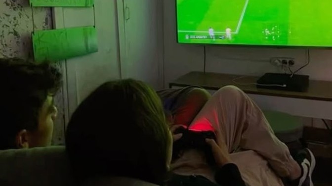 Gece hayatı olan erkek mi oyun bağımlısı olan erkek mi daha çok yıpratır?