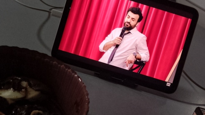 Bir şeyler yerken youtube da ne izliyorsunuz?