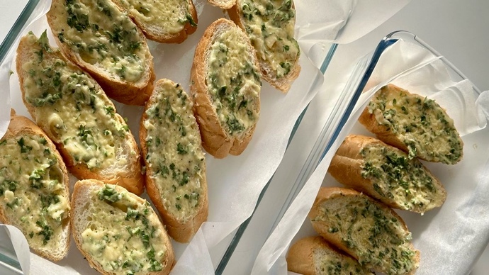 Sarımsaklı ekmek sever misiniz? Yanında en iyi ne gider🥖🧄?