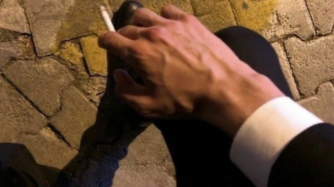 Sigara kullanan erkeklerin karizması ayrı mı oluyor?
