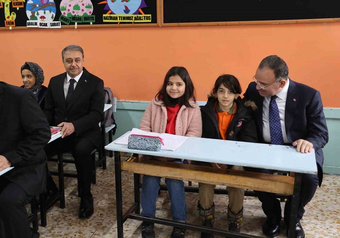 Şanlıurfada okula gelmeyen öğrencinin velisine günlük 257 TL para cezası verilecekmiş. Bu yöntem işe yarar mı sizce?