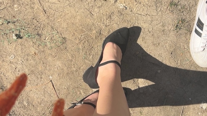 Mini elbise mi yoksa popo belli eden tayt falan mı?