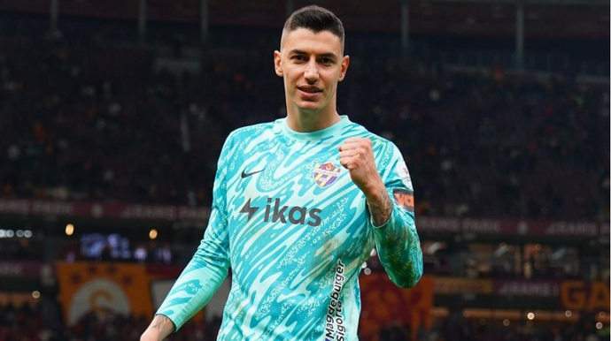 Galatasaray ile ismi anılan kalecilerden hangisi transfer edilmelidir?