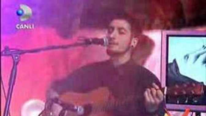 Sevdiginiz bir sanatçının ilk çıkış performansını ya da  nasil ünlü oldugunu hatirlar misiniz?