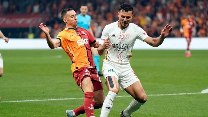 Galatasaray 4 - Antalyaspor 0... Sarı kırmızılılar maç 2 fazlasıyla puan farkını 10'a çıkarttı! Maçı nasıl buldunuz?