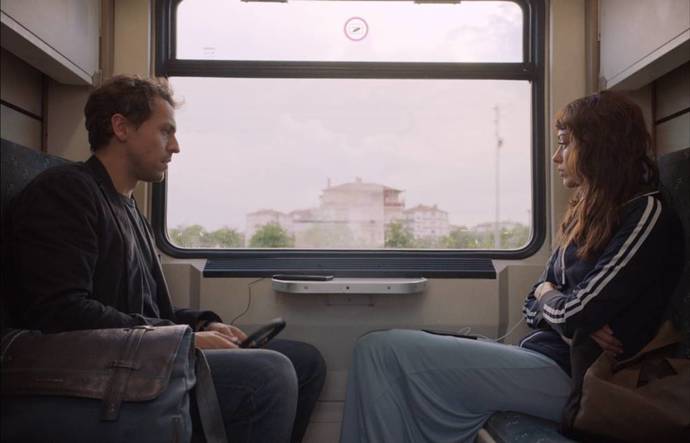 Şimdiki aşklar tren vagonu gibi hep birbirine geçirmeli mi?