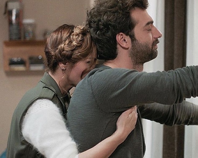 Eski sevgilinin bir başkasıyla mutlu olması içini sızlatır mı?