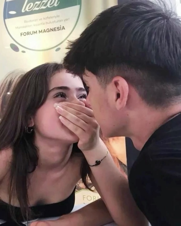 Sürekli ondan bahsetmek istiyorum. Bu aşk değilse ne?